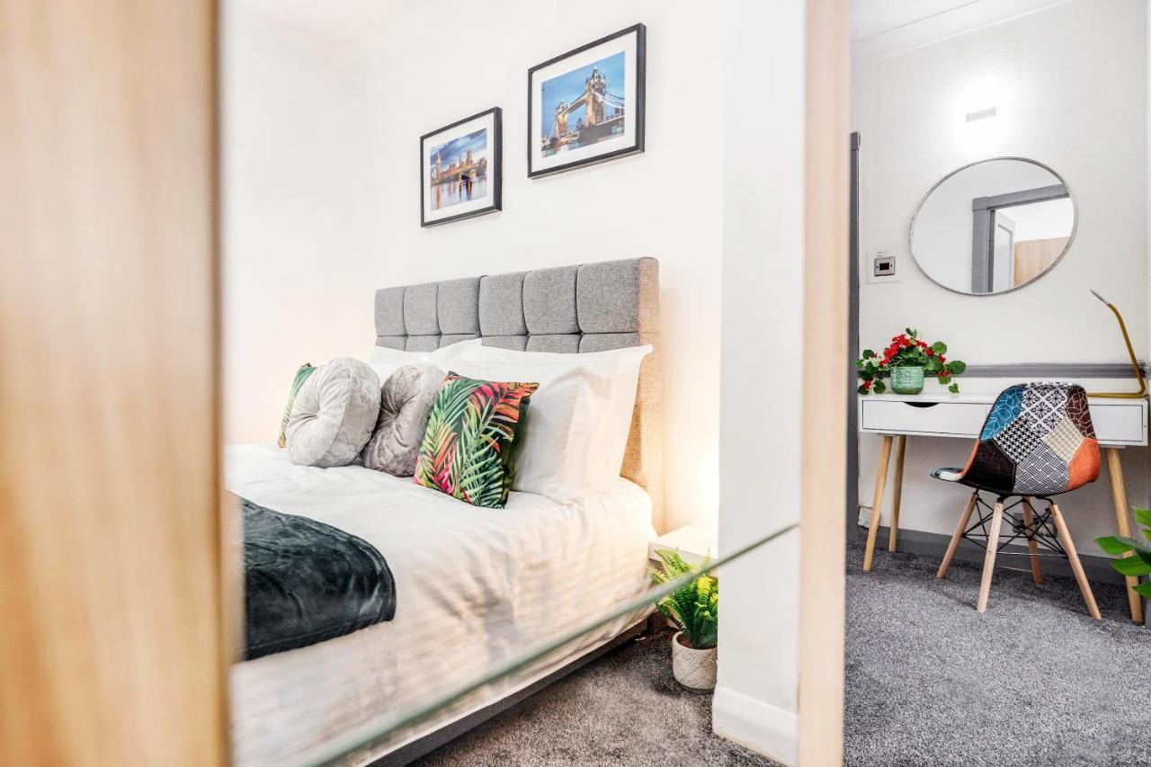 Heathrow 2-Bedroom Maisonette With Parking West Drayton  Exteriör bild