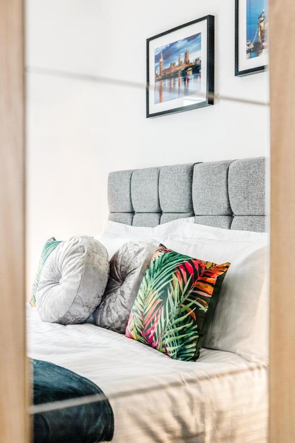 Heathrow 2-Bedroom Maisonette With Parking West Drayton  Exteriör bild