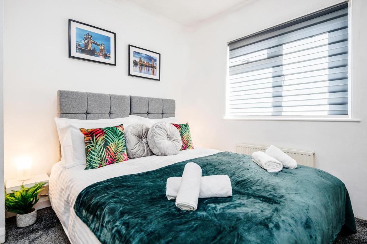 Heathrow 2-Bedroom Maisonette With Parking West Drayton  Exteriör bild