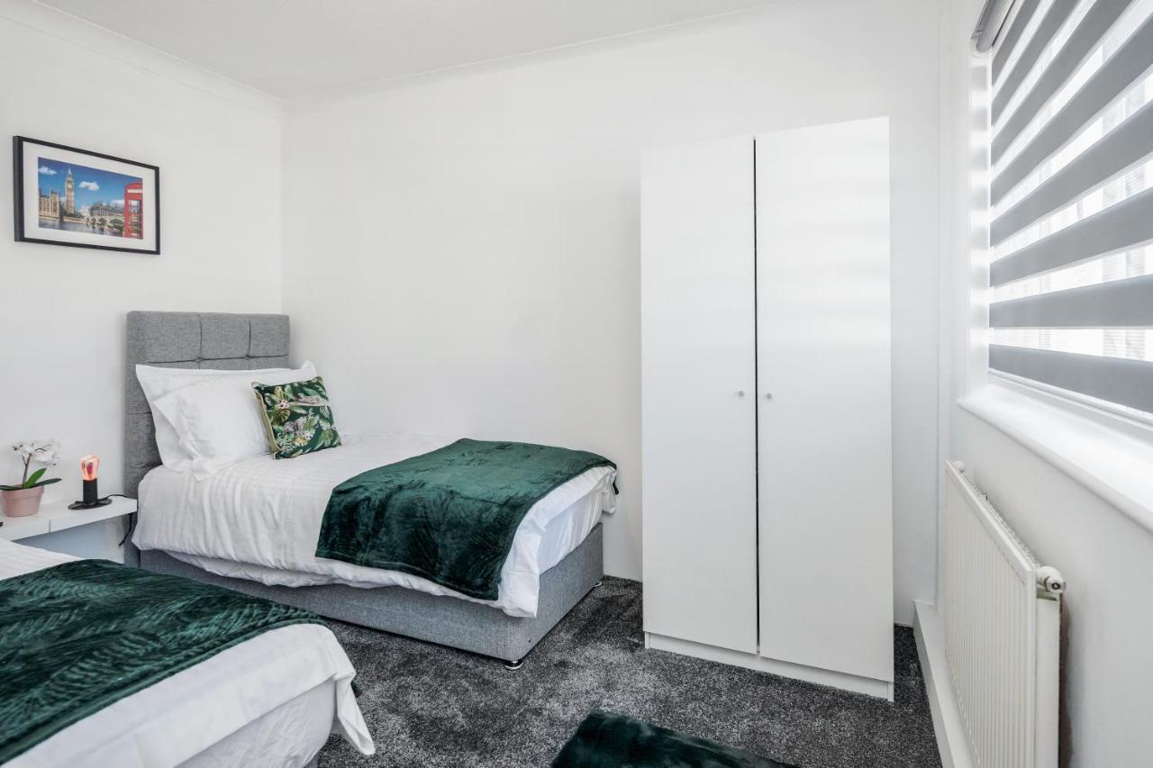Heathrow 2-Bedroom Maisonette With Parking West Drayton  Exteriör bild