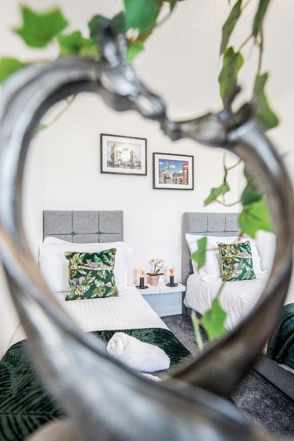 Heathrow 2-Bedroom Maisonette With Parking West Drayton  Exteriör bild