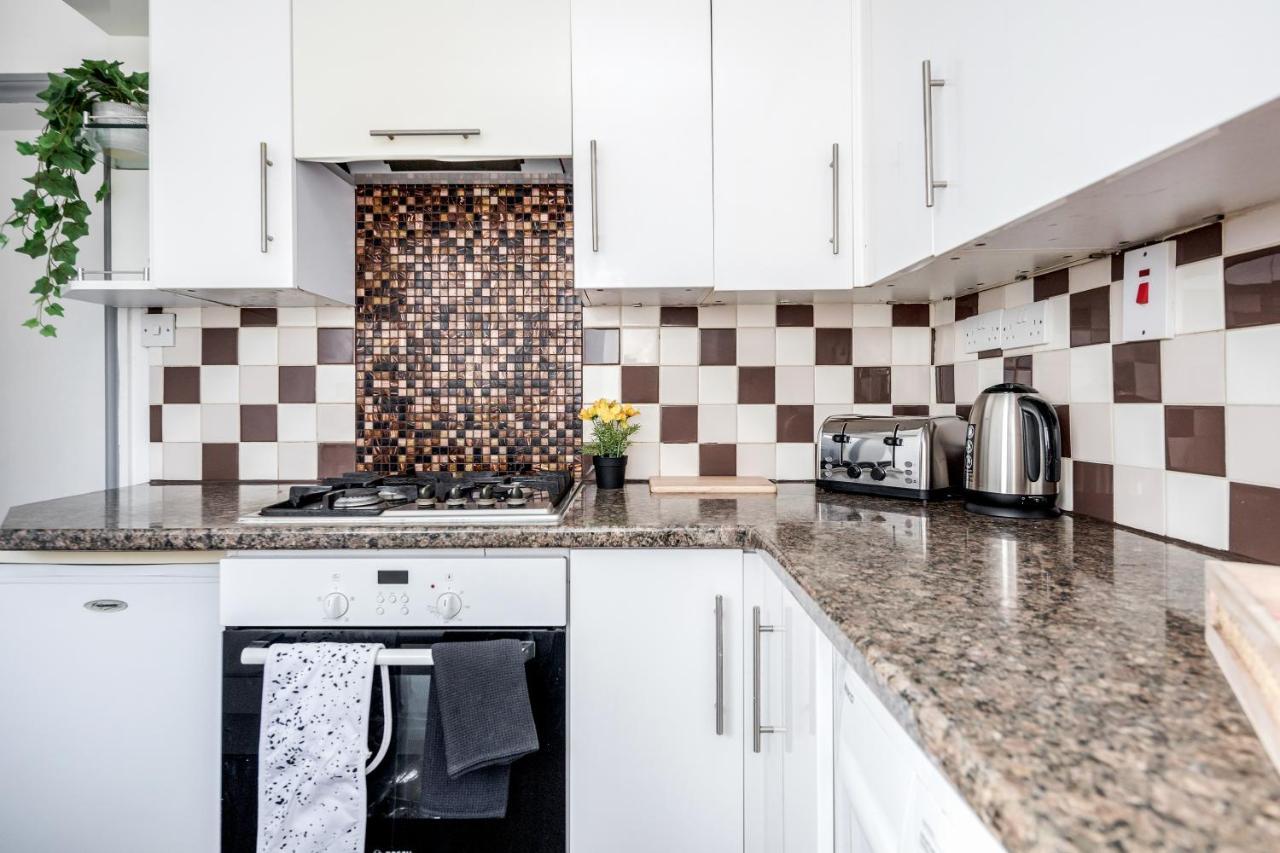 Heathrow 2-Bedroom Maisonette With Parking West Drayton  Exteriör bild