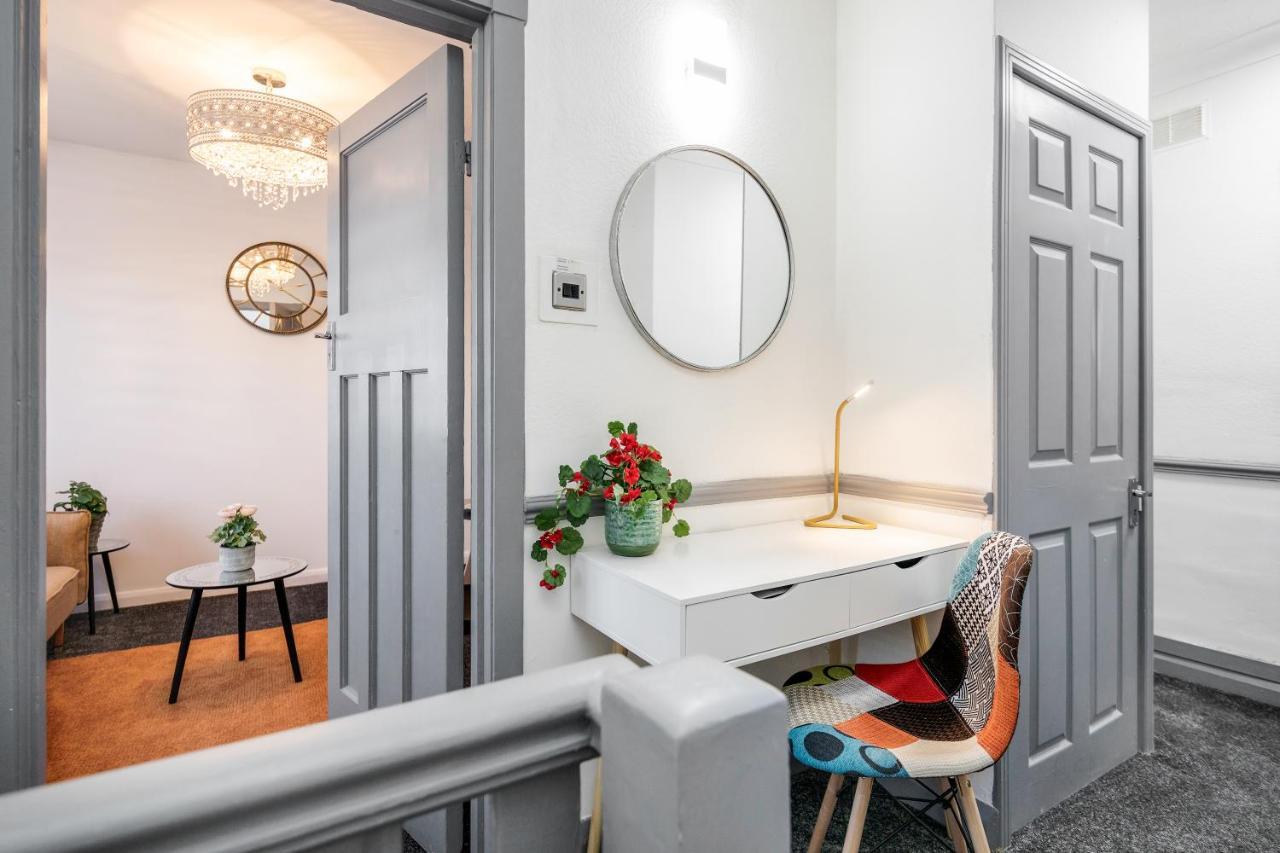 Heathrow 2-Bedroom Maisonette With Parking West Drayton  Exteriör bild