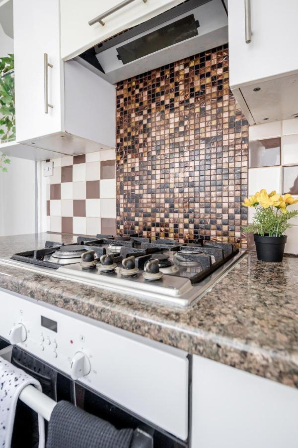 Heathrow 2-Bedroom Maisonette With Parking West Drayton  Exteriör bild